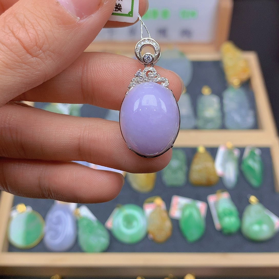 翡翠颈饰未镶嵌翡翠