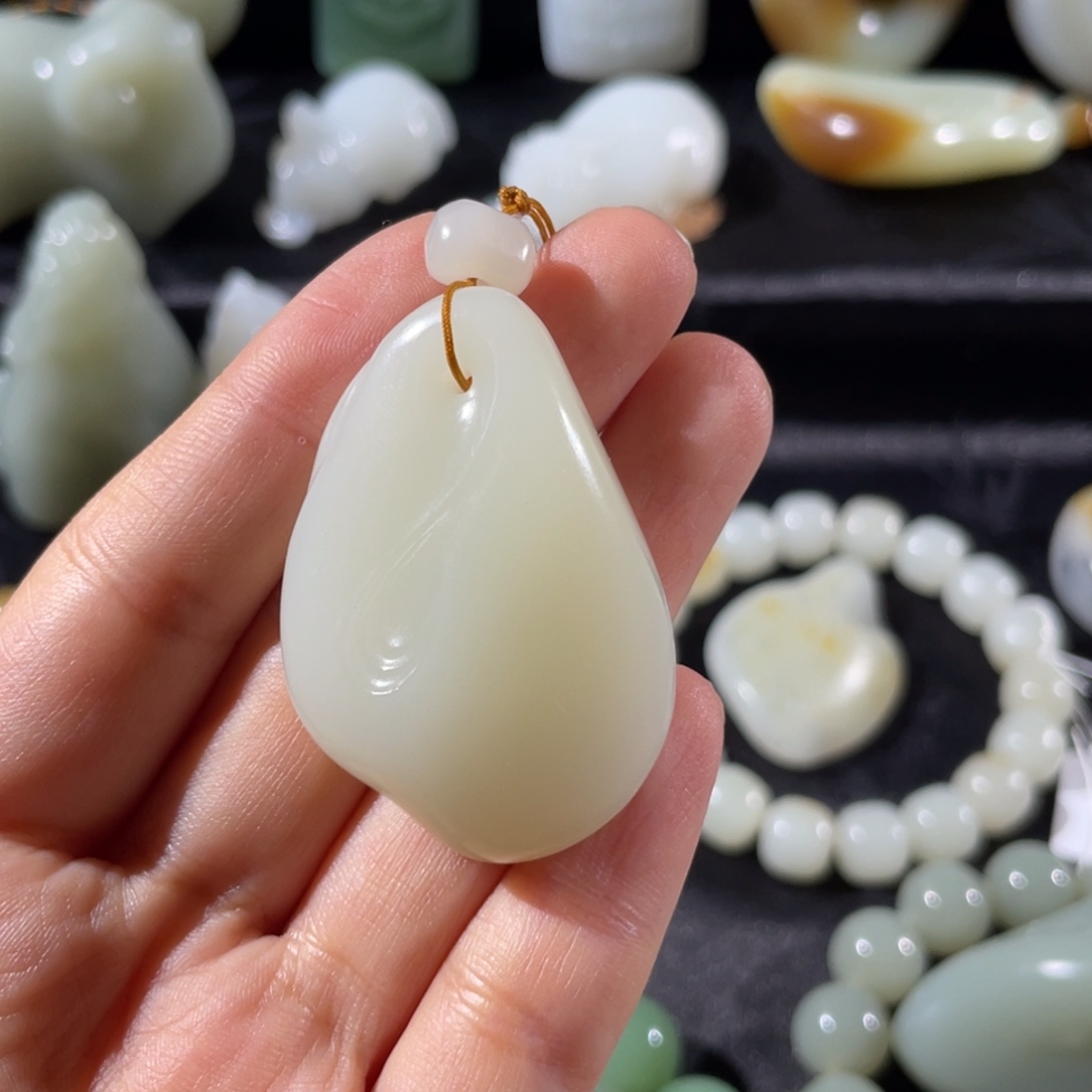 和田玉未镶嵌颈饰