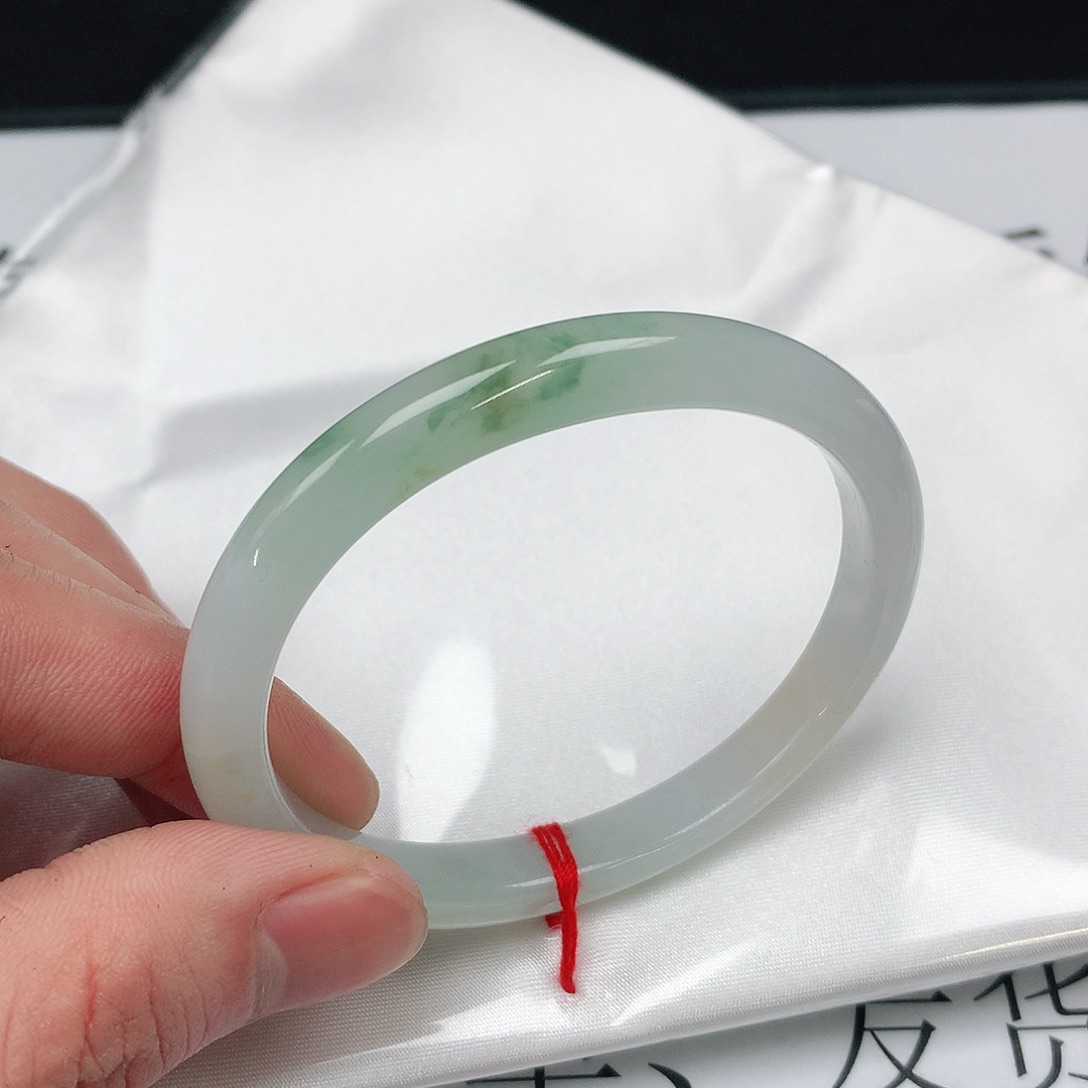 翡翠手镯未镶嵌圈55贵