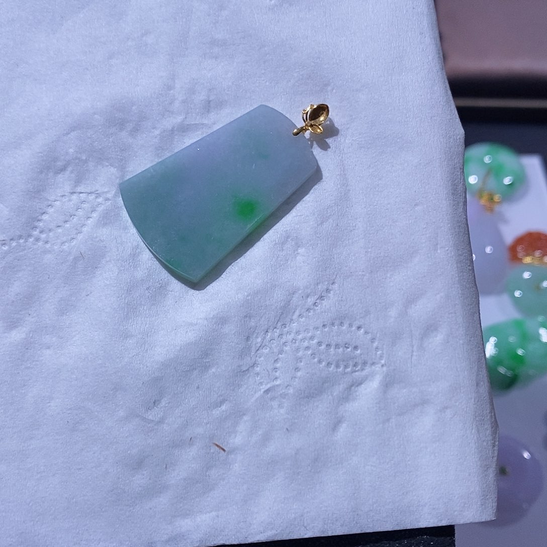 翡翠吊坠(不含链)18K金镶嵌