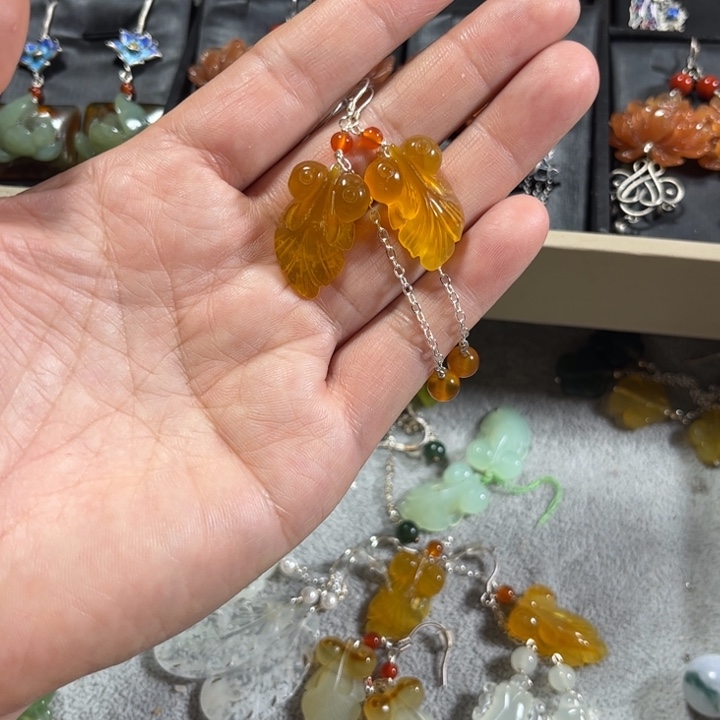 蛇纹石玉耳饰未镶嵌