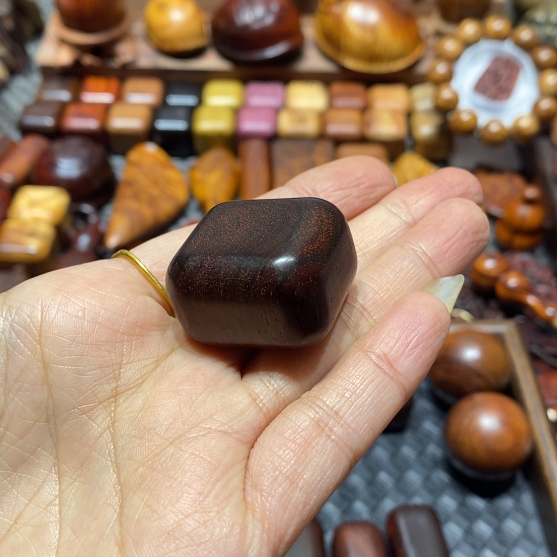 软***玉檀香紫檀（小叶紫檀）