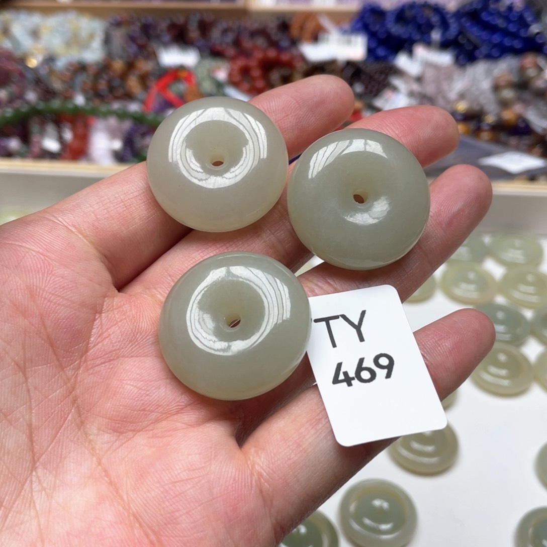 和田玉吊坠未镶嵌多样性发一只