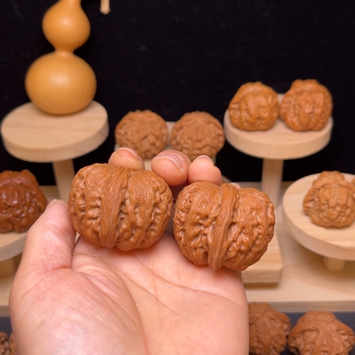 乐****文玩核桃吊坠42元宝