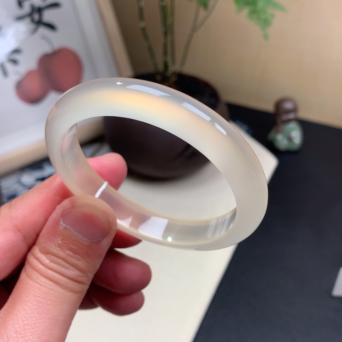 玛瑙/玉髓手镯未镶嵌最****鱼