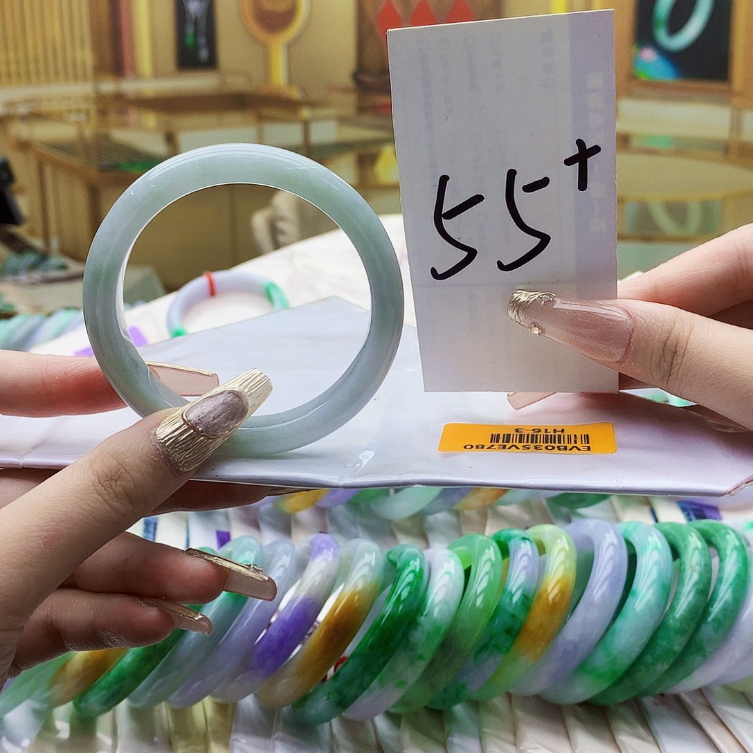 翡翠未镶嵌手镯io