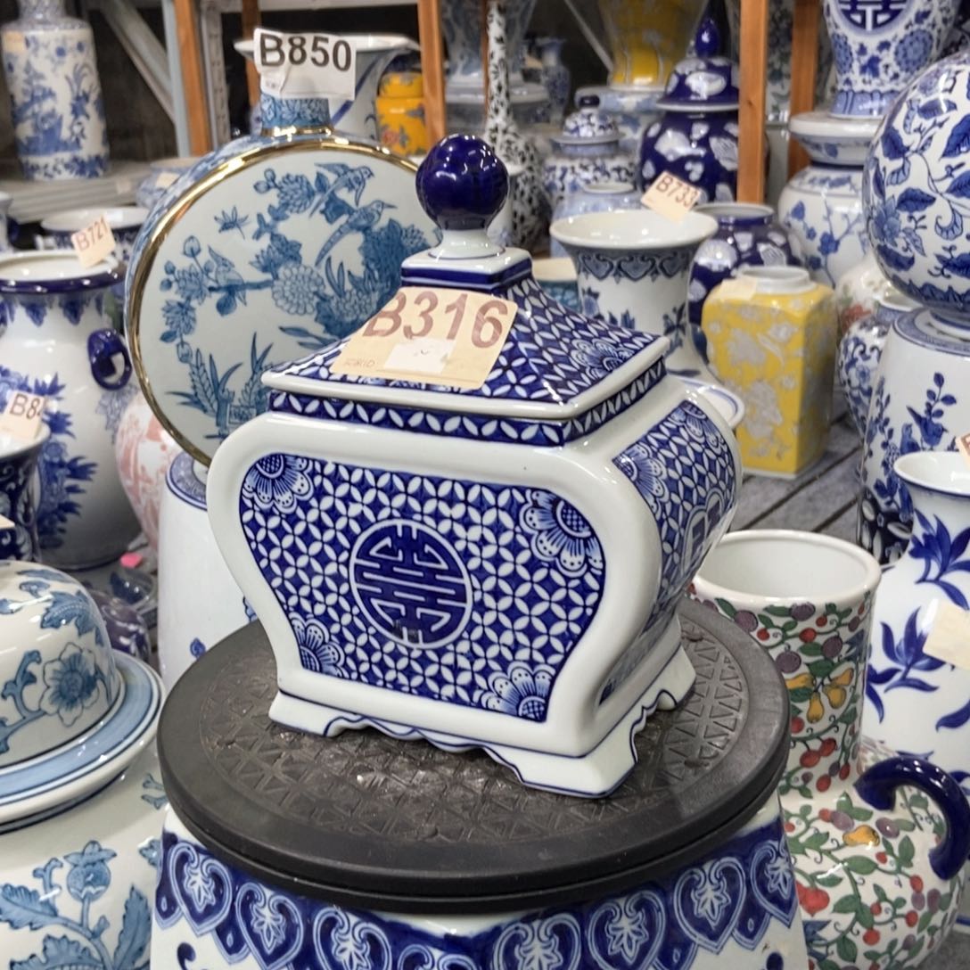 摆件花瓶手绘釉下彩