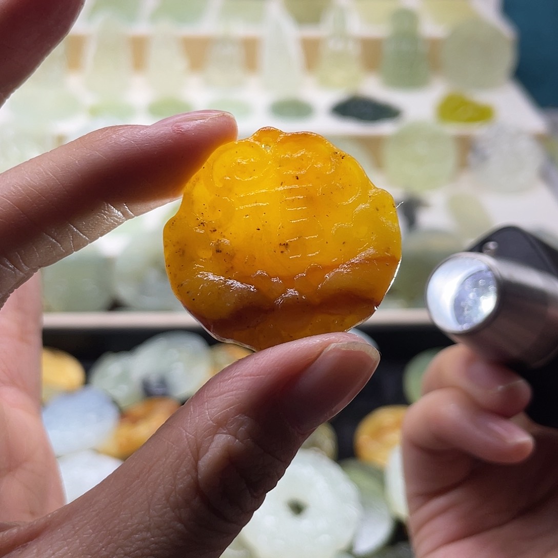 蛇纹石玉颈饰未镶嵌