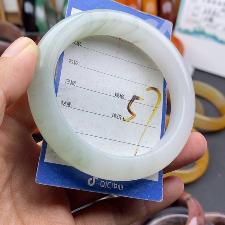 未镶嵌手镯石英质玉