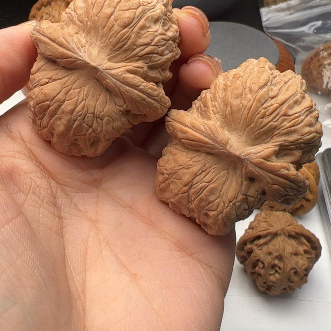 文玩核桃吊坠9****y血麒麟