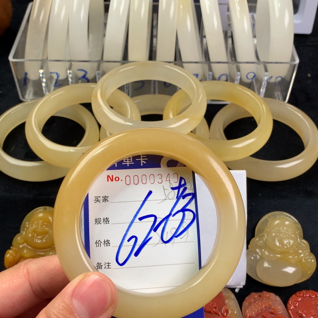 石英质玉（黄龙玉）手镯未镶嵌