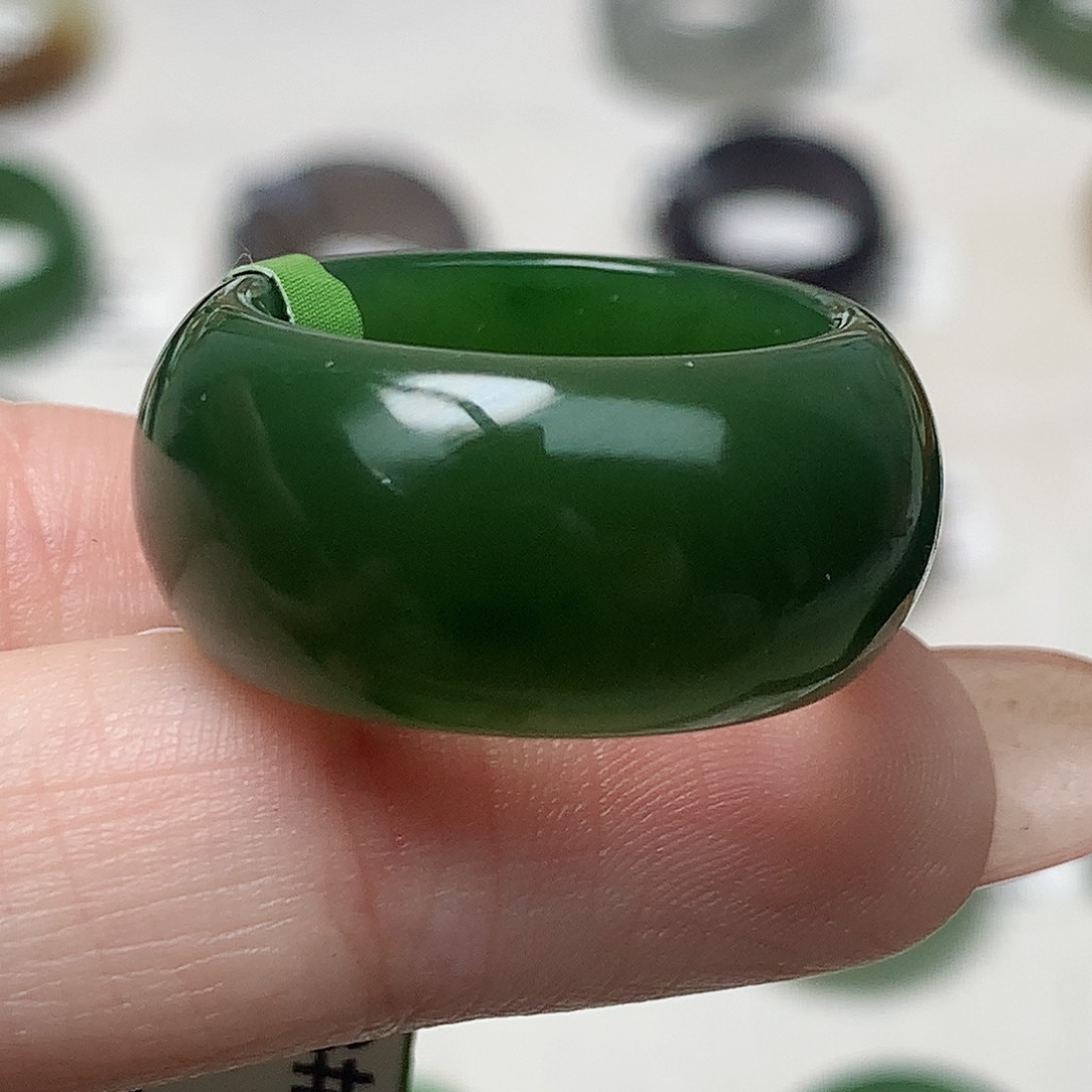 未镶嵌戒指和田玉