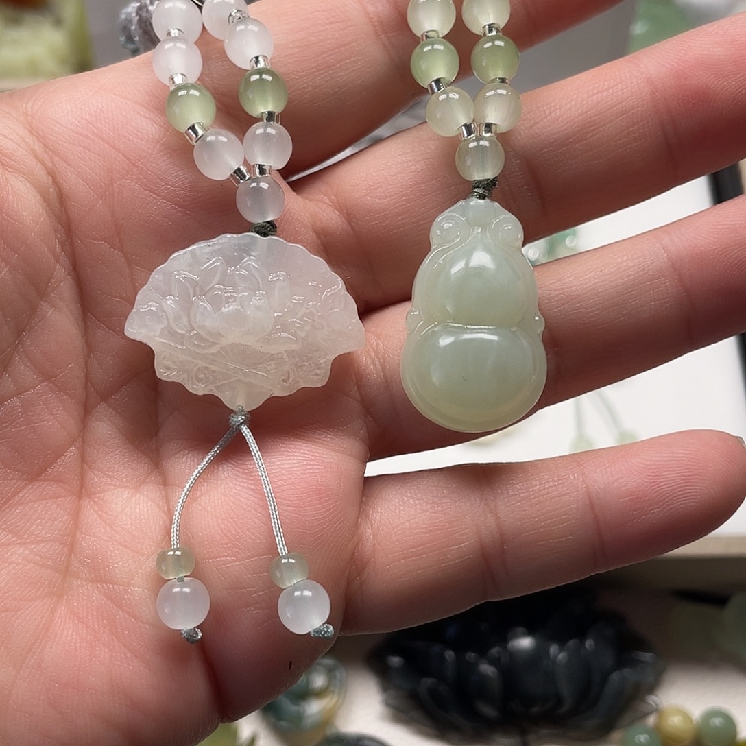 蛇纹石玉未镶嵌颈饰