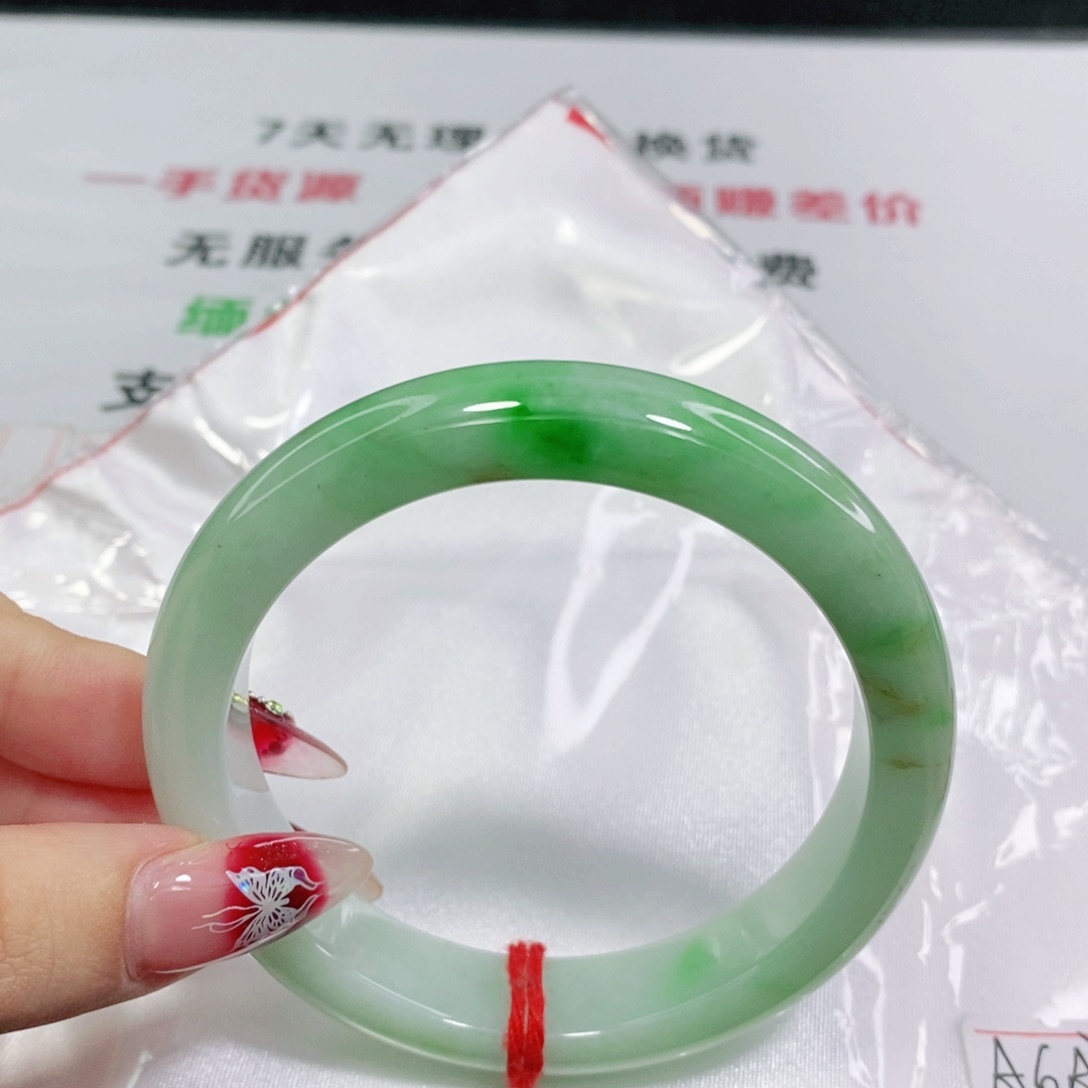 翡翠手镯未镶嵌5757 5858