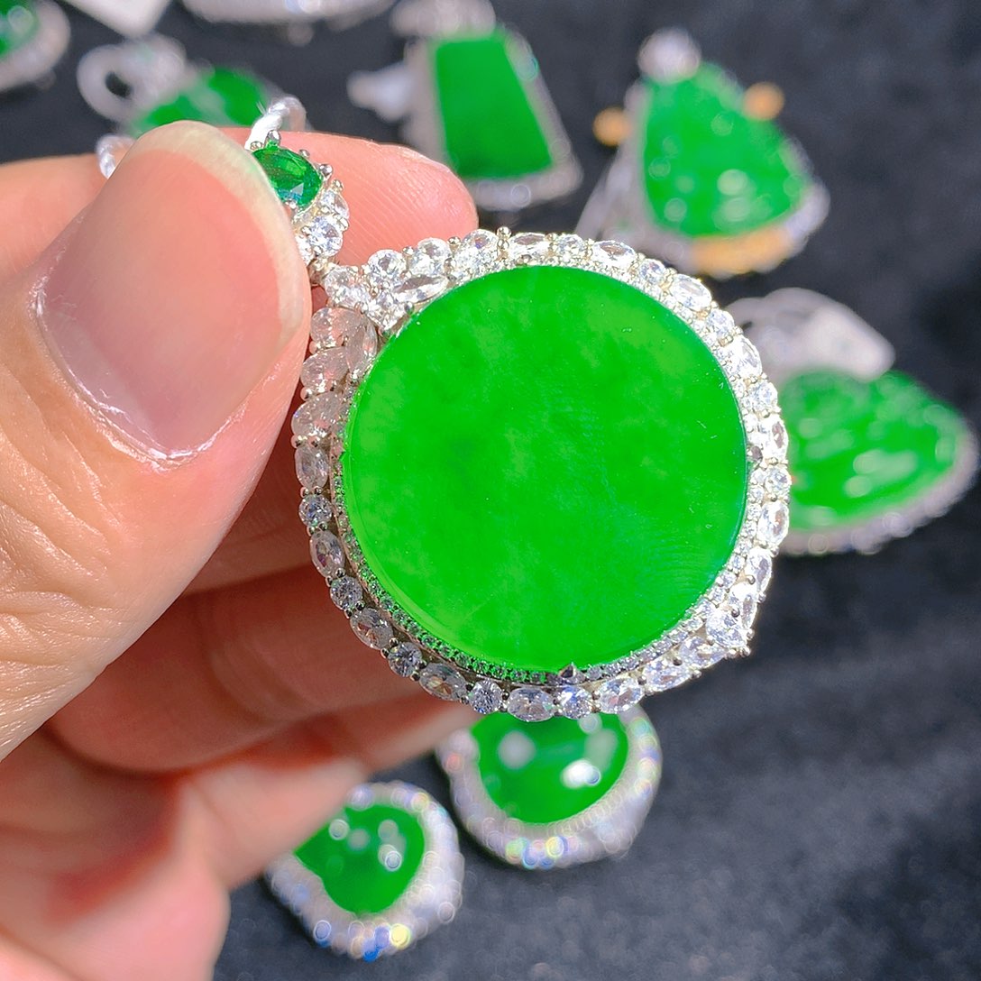 翡翠颈饰银S925镶嵌吊坠