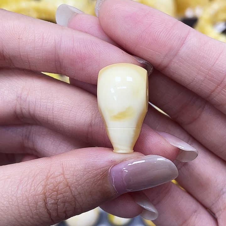 琥珀未镶嵌裸石12.1*22.4mm三通