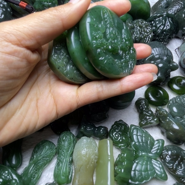 *****和田玉未镶嵌颈饰