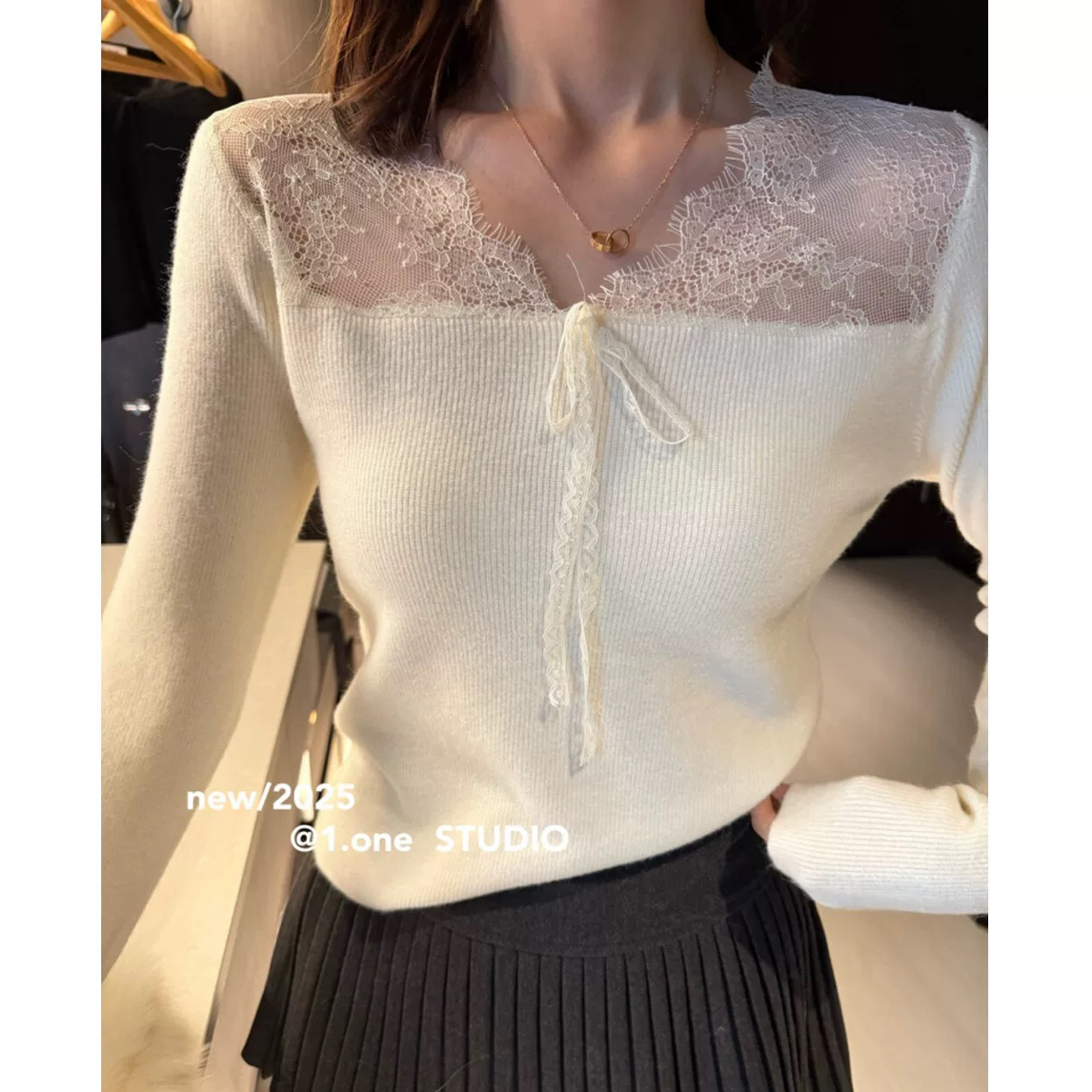 SY设计感小众蕾丝拼接v领针织衫女冬新款韩版修身显瘦上衣