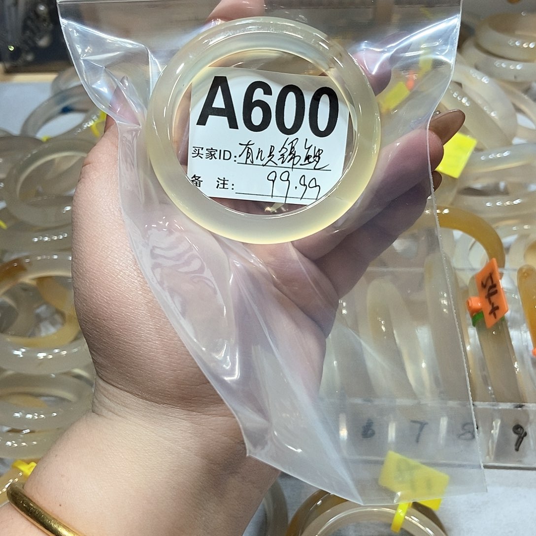 玛瑙/玉髓手镯未镶嵌有***鲤