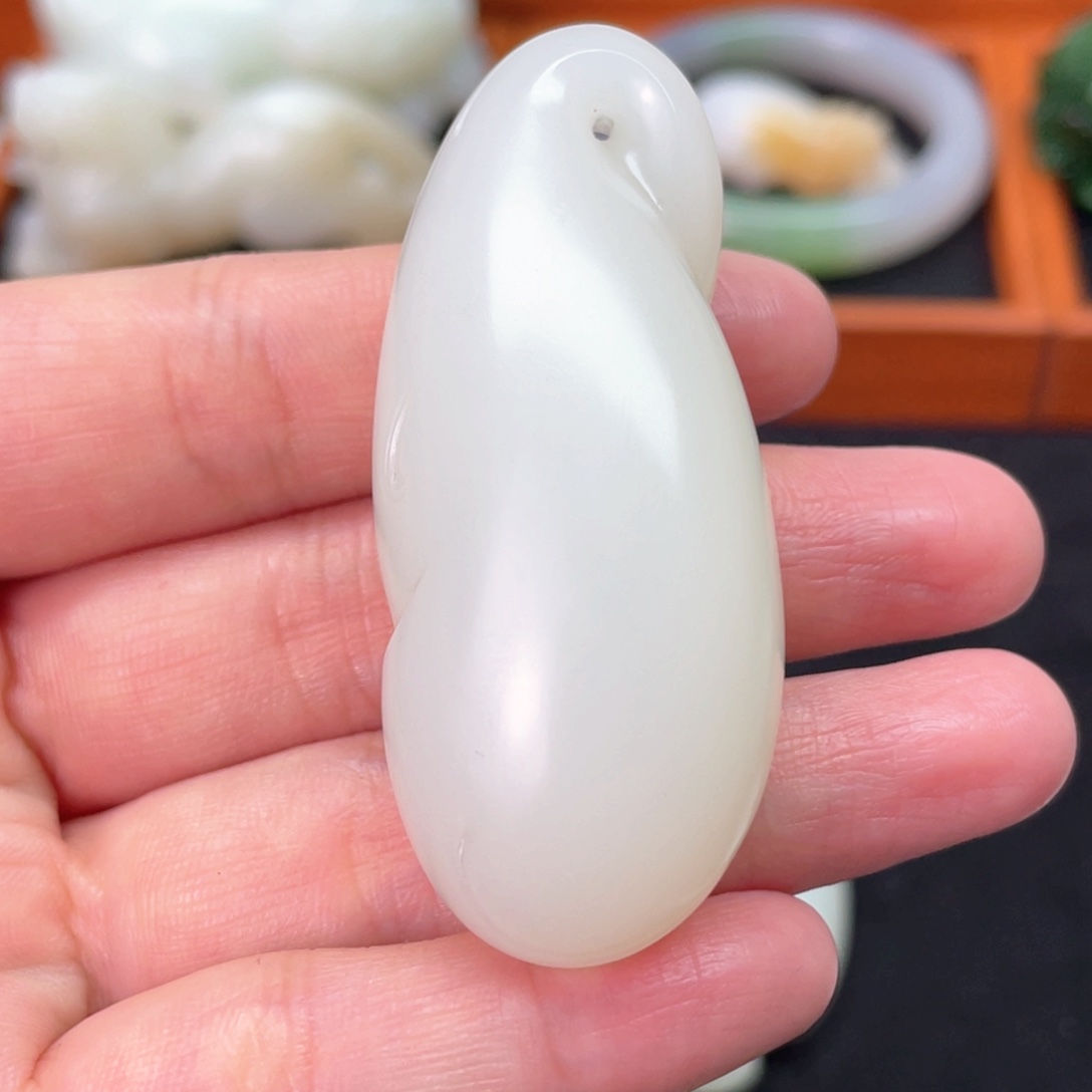 和田玉挂件未镶嵌于田