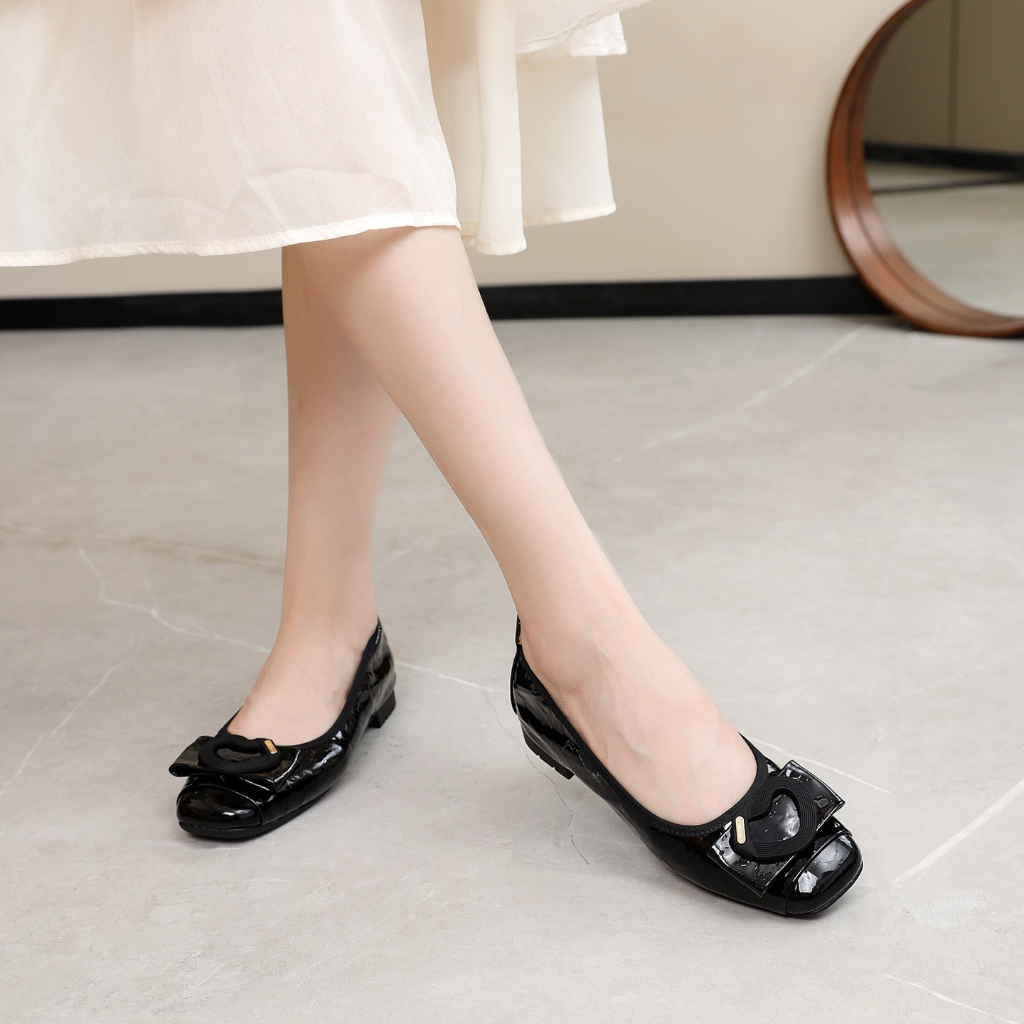 厂家直销！2025年新款牛皮爱心方扣浅口时尚单鞋