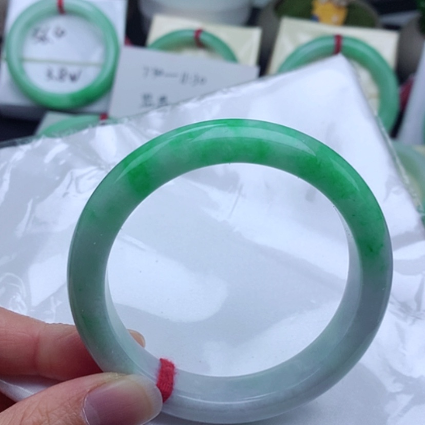 【闪购商品】翡翠手镯未镶嵌          正圈57.8 白底青