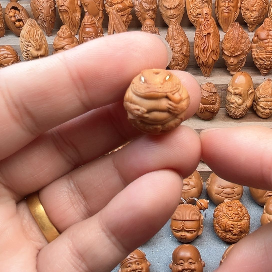 猴头核桃吊坠18金蟾反油福利