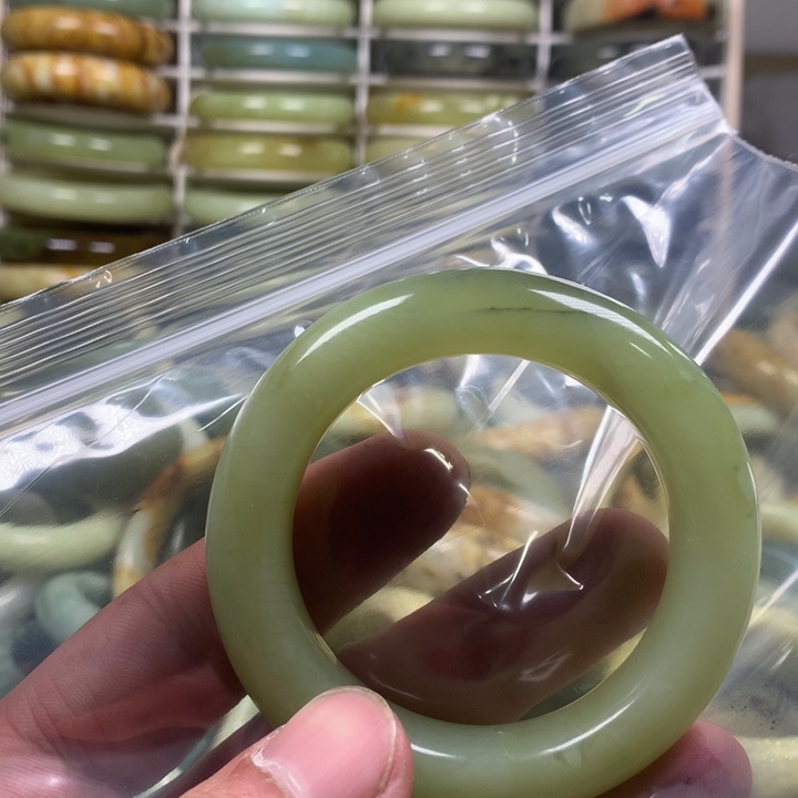 蛇纹石玉手镯未镶嵌o*