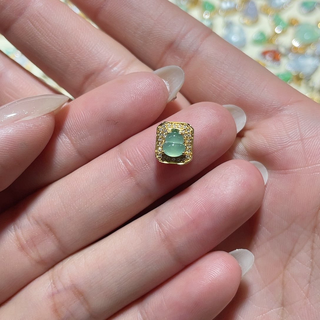 翡翠吊坠(不含链)18K金镶嵌