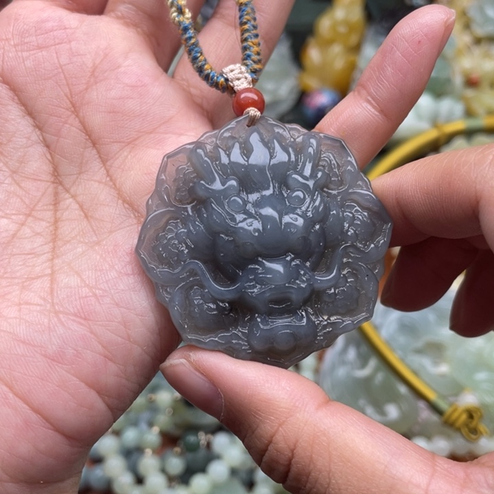 蛇纹石玉吊坠合金