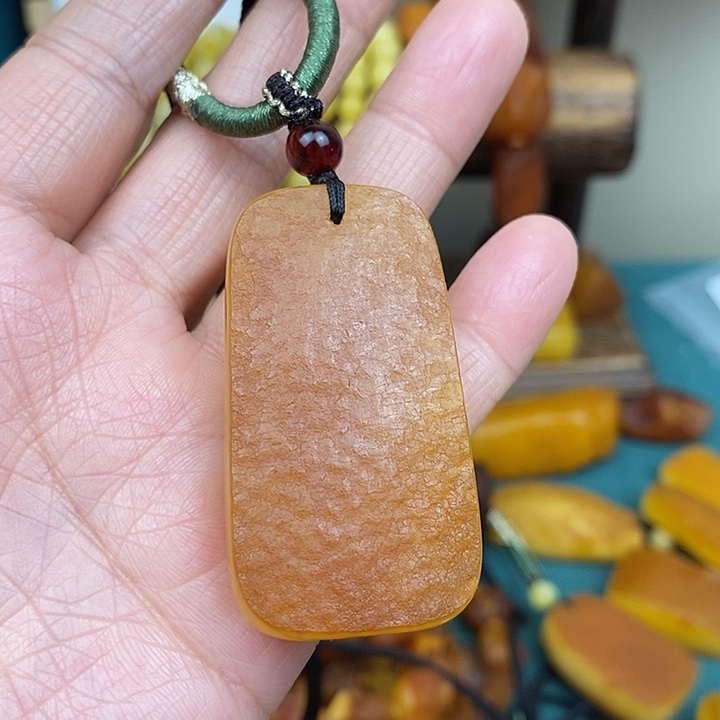 ****呆琥珀未镶嵌颈饰吊坠