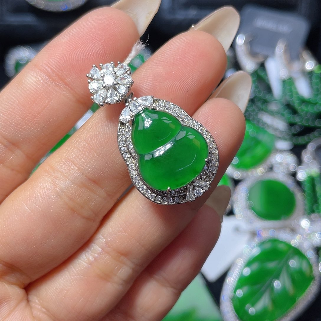 翡翠颈饰银S925镶嵌J****.翡翠