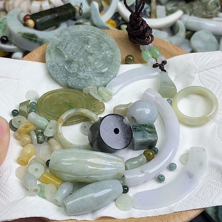 翡翠未镶嵌颈饰天然翡翠63