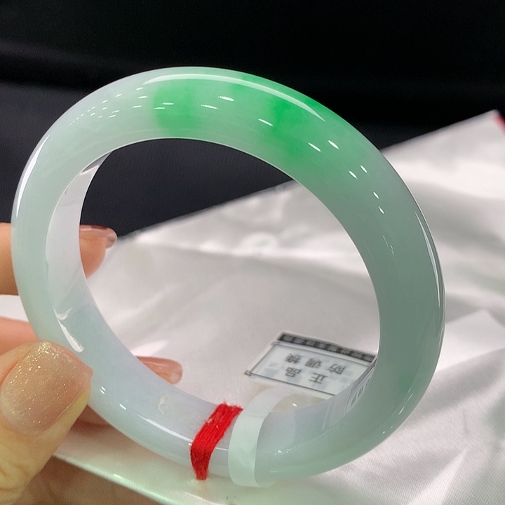 翡翠手镯未镶嵌正圈56