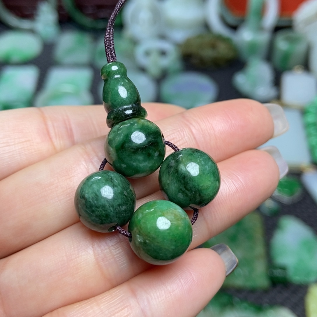 翡翠未镶嵌挂件清