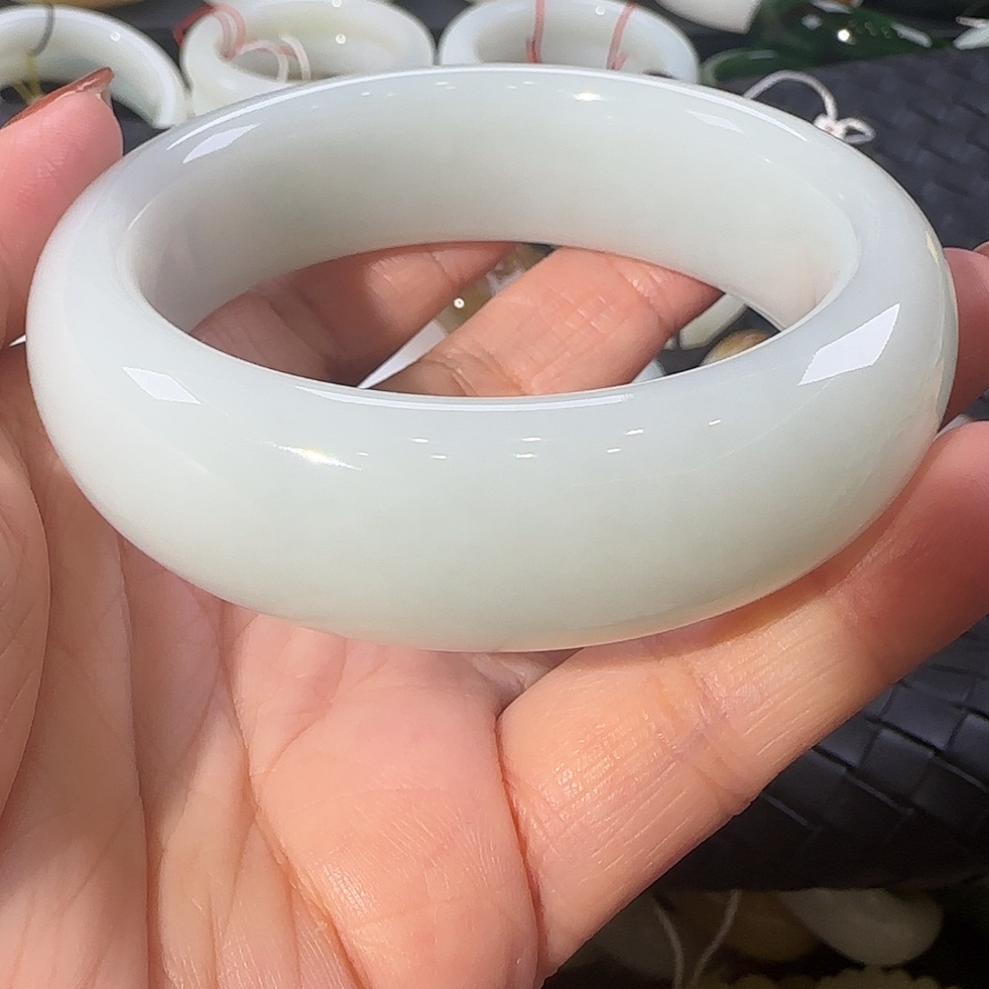 和田玉未镶嵌手镯