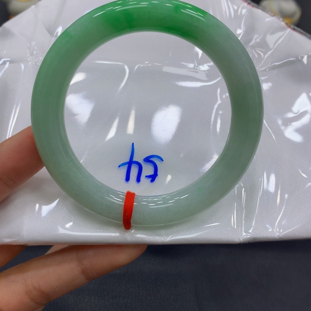 翡翠手镯未镶嵌翡翠25