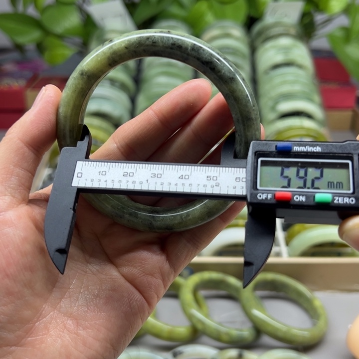 蛇纹石玉未镶嵌手镯7