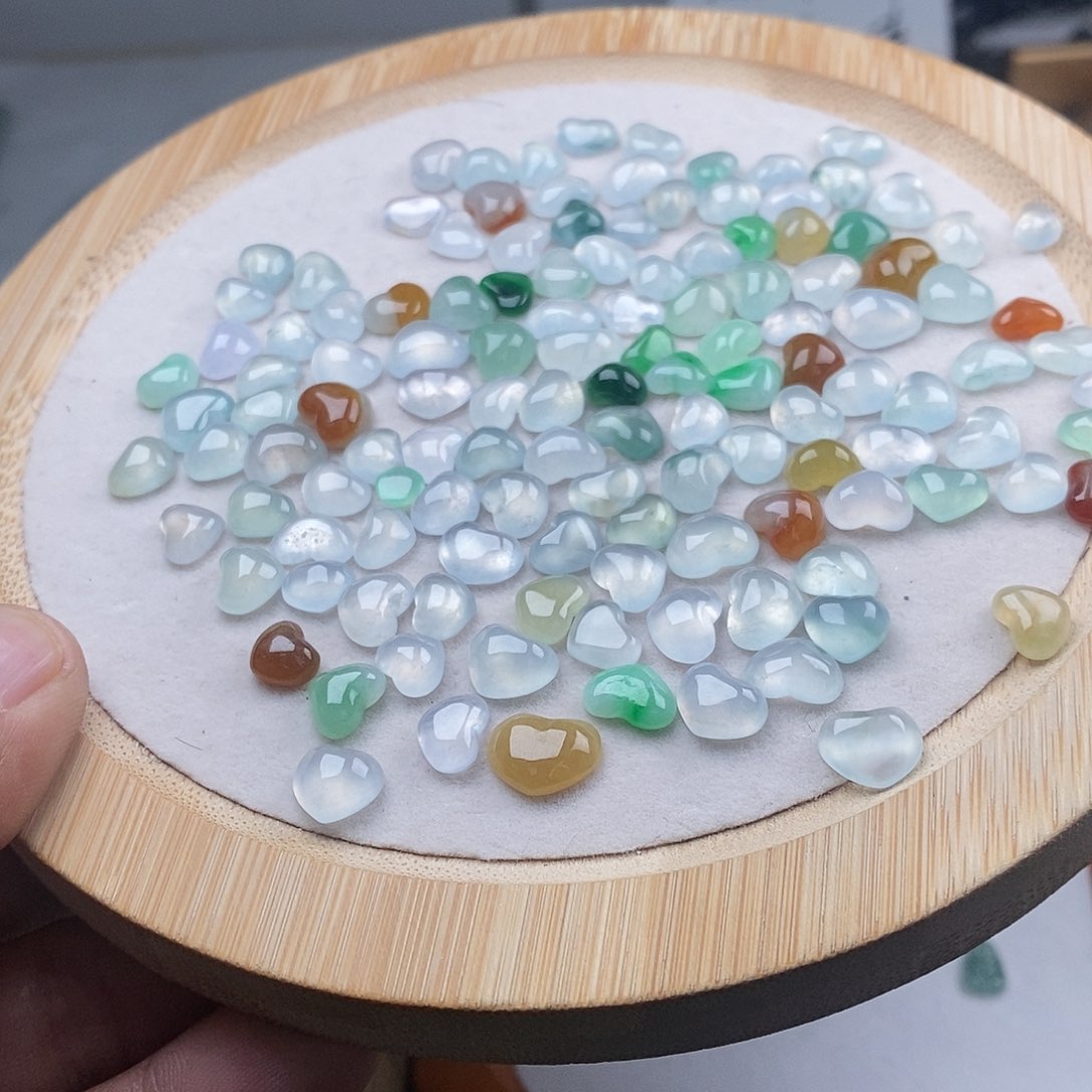 翡翠颈饰未镶嵌爱心80一颗