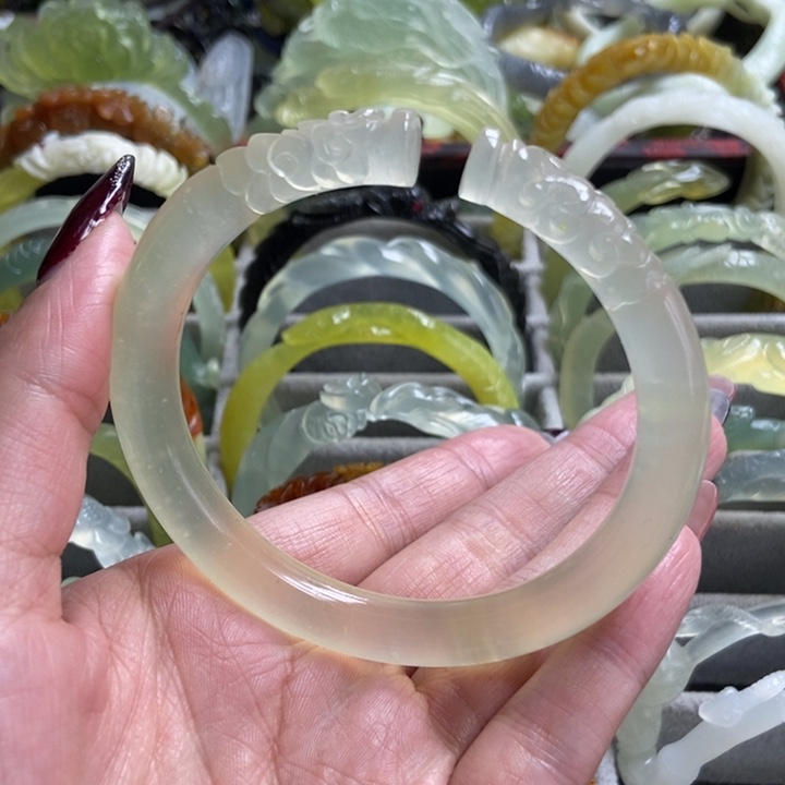 蛇纹石玉手镯未镶嵌