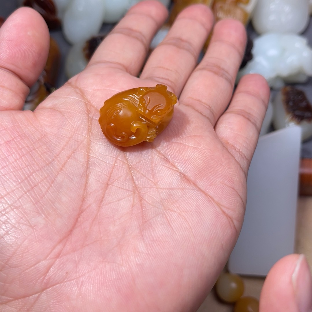 和田玉未镶嵌颈饰李*