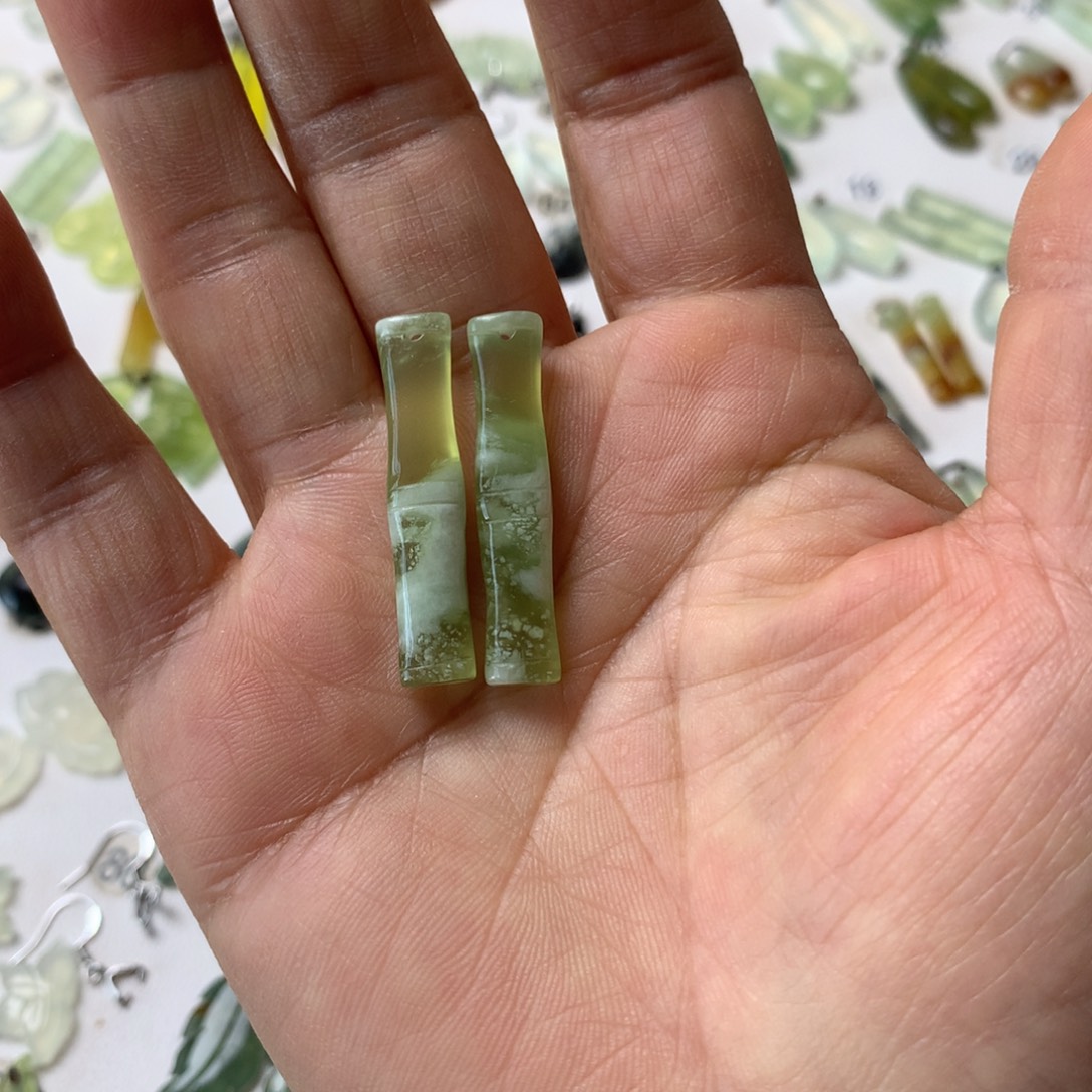 唐***妇蛇纹石玉未镶嵌耳坠