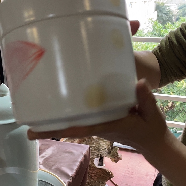 陶瓷花瓶，茶壶茶杯。