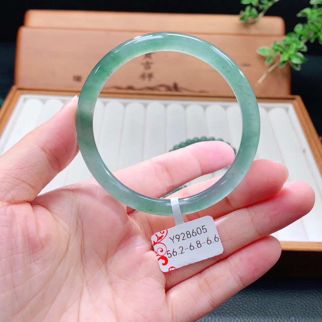 翡翠手镯（圆镯）未镶嵌