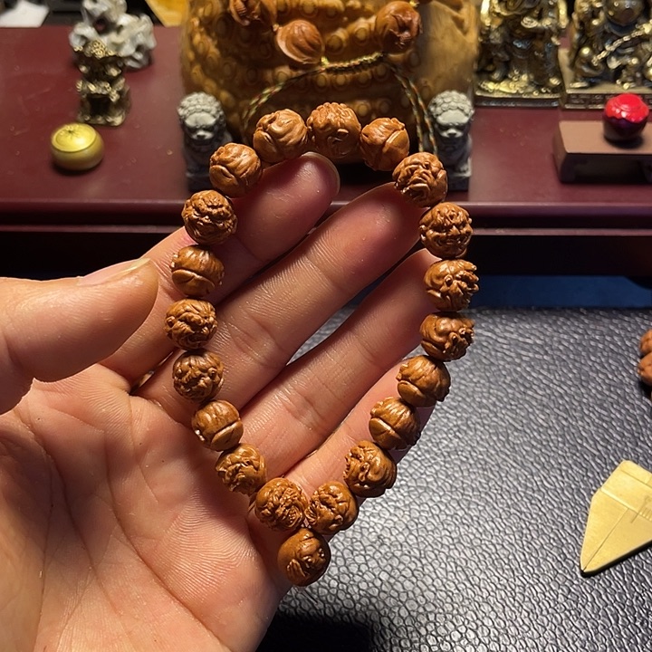 龙纹桃核雕刻硬派恶僧