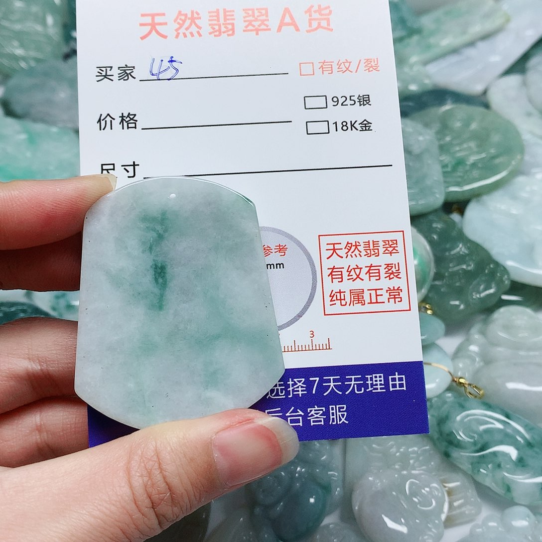 翡翠颈饰未镶嵌翡翠颈饰未镶嵌