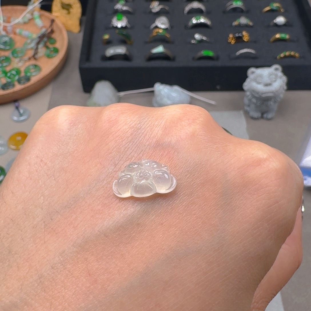 翡翠颈饰未镶嵌缅甸A货翡翠莲花