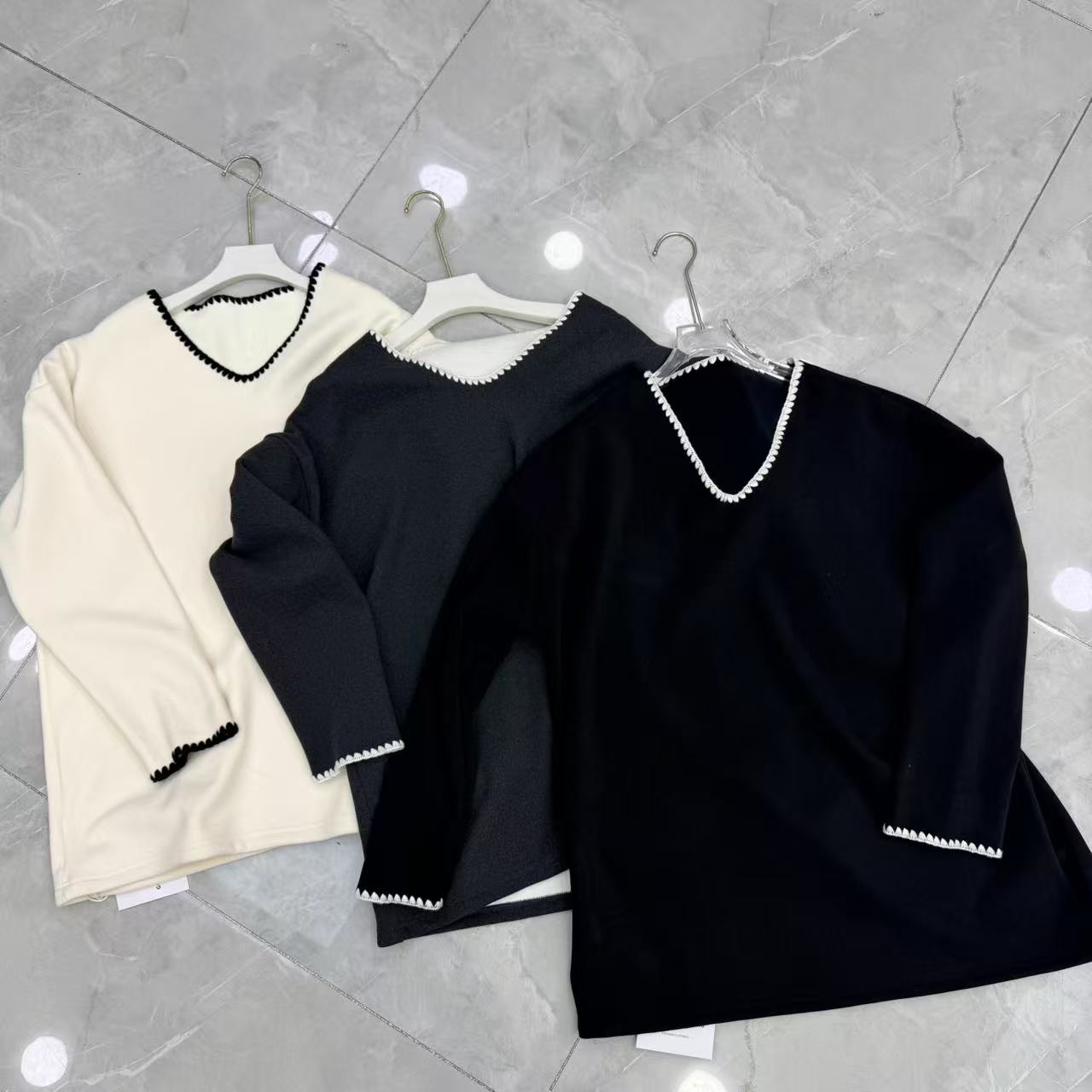 冬季大码百搭休闲抗污耐脏针织厚款打底衫短款V领气质保暖