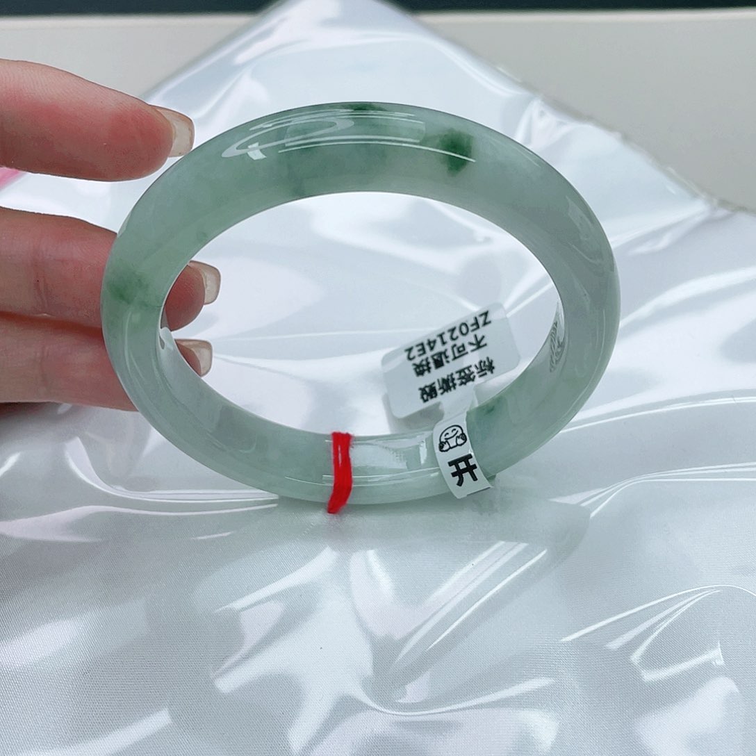 翡翠手镯未镶嵌正58