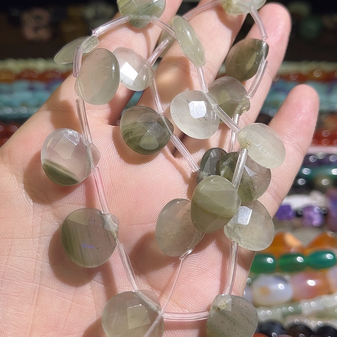 珠宝半成品水晶未镶嵌云雾绿水晶